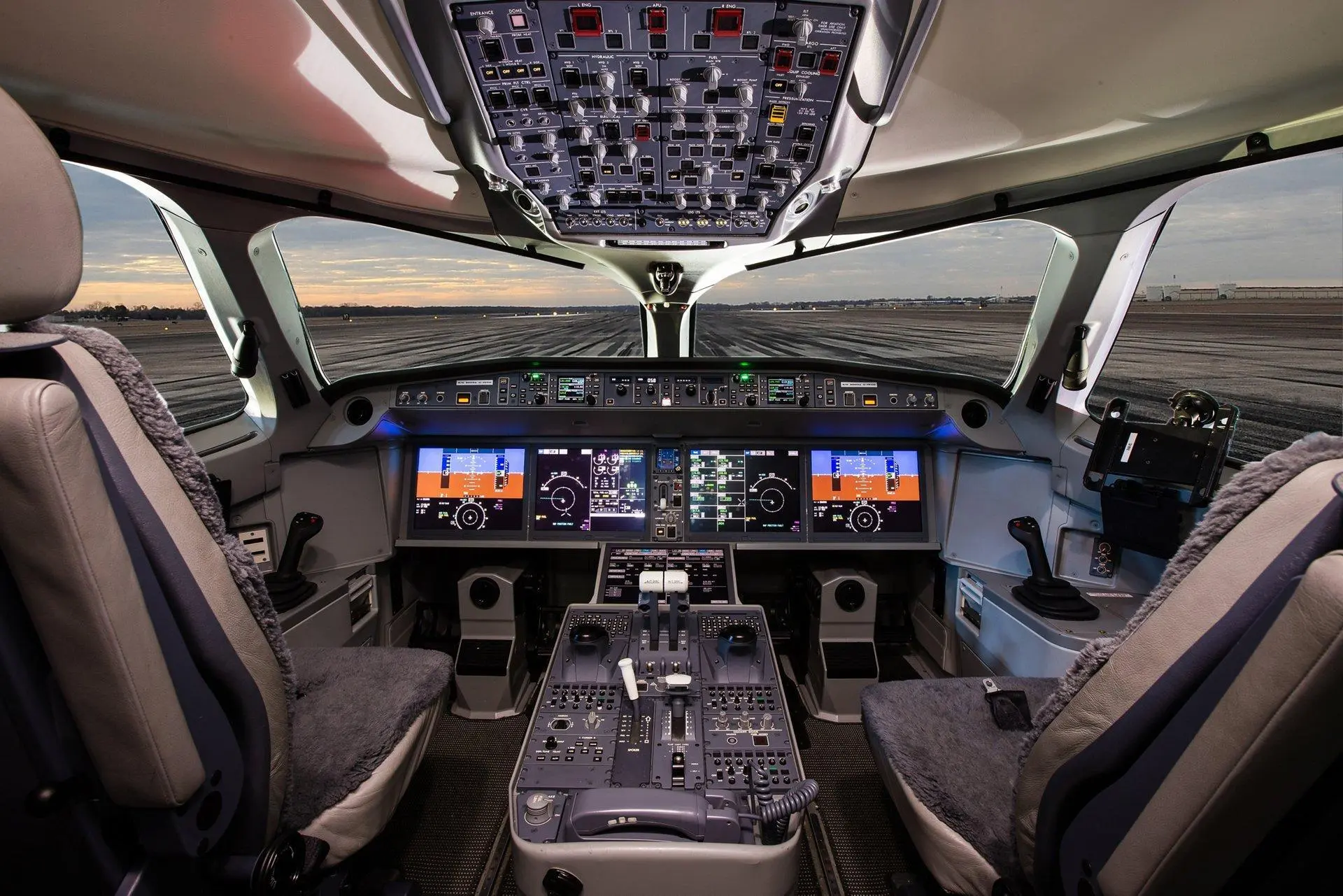 Modern aircraft cockpit